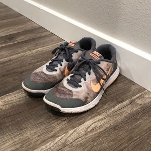 🧡Orange/gray Nike‘s🧡